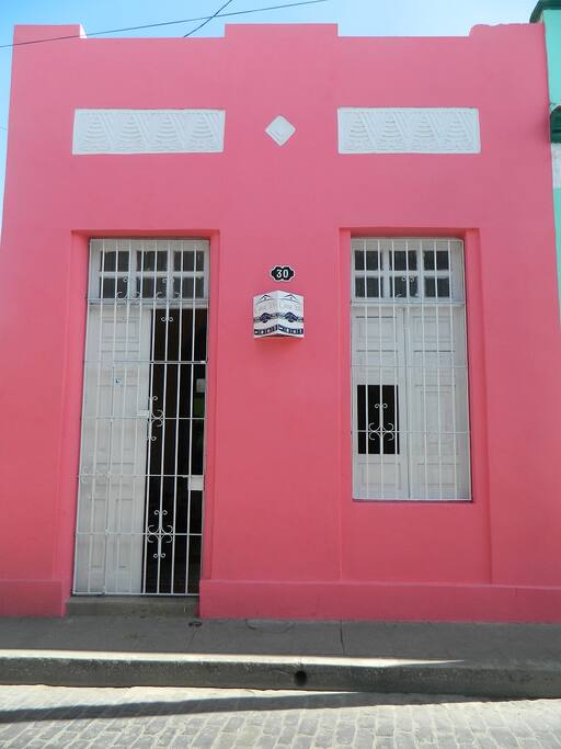 Frente de Casa Yoly en la céntrica calle República de Camagüey