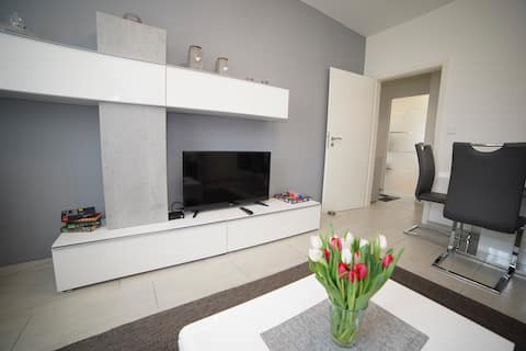 Home 3 rooms 10min direkt  Stuttgart Hbf free WiFi
