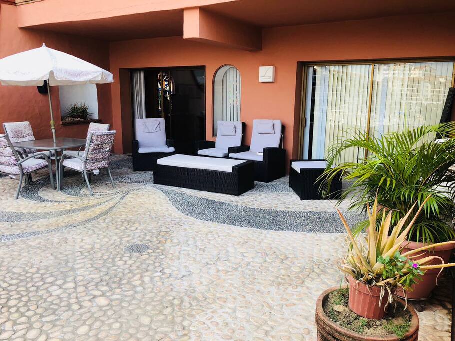 Terraza amplia con vista a la Marina