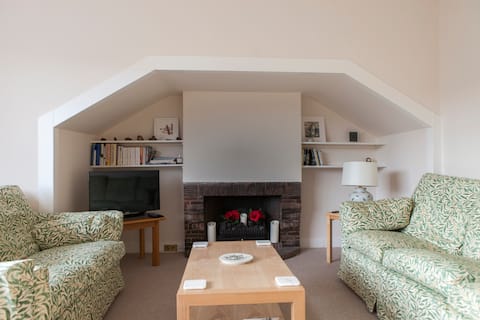 Top Airbnb: Sophisticated Edinburgh Apartment in City Centre in West End