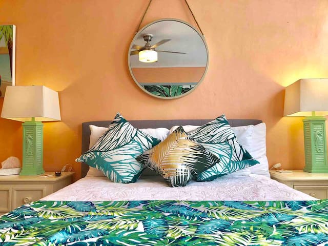 Tropical Private Palm Beach Island Condo and Pool