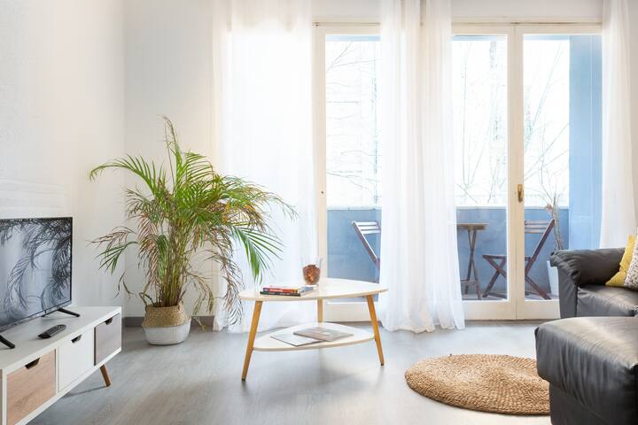 Colourful & Central Flat-WIFI gallery image 3