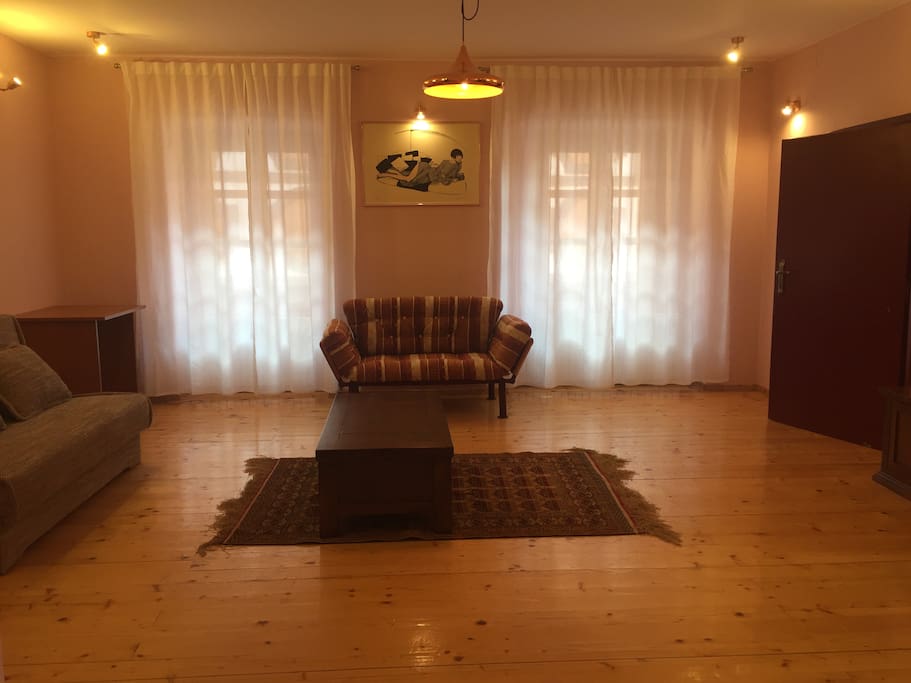 SEATING ROOM