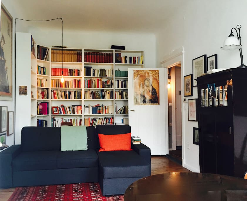 Wohnzimmer/living room (with extendable bed sofa)