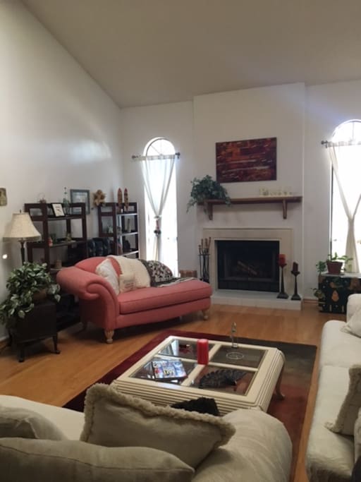Fireplace adds ambiance!