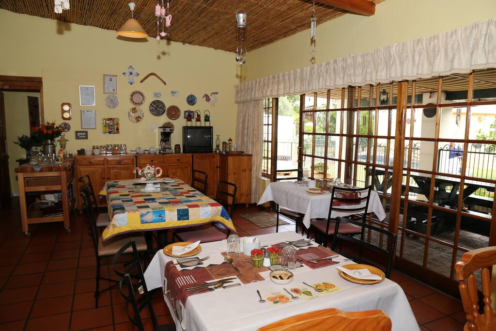 Breakfast area at Heathers