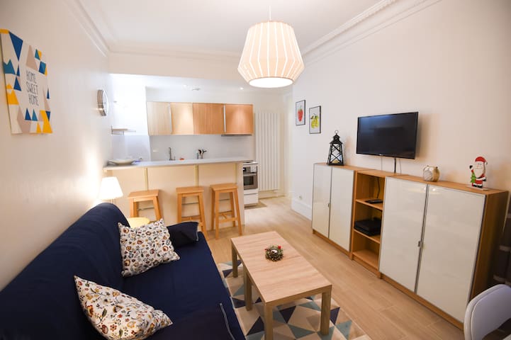 2 rooms between Montmartre and Place de l'Etoile