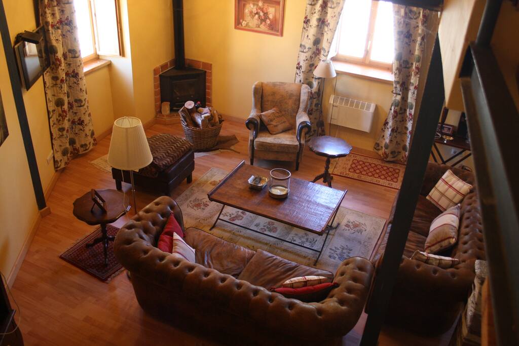 Salón con chimenea