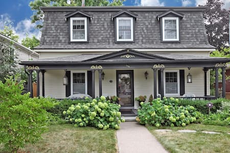 Meritage House - Excellent Location, King St. NOTL