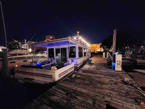 Houseboat “Island Time”