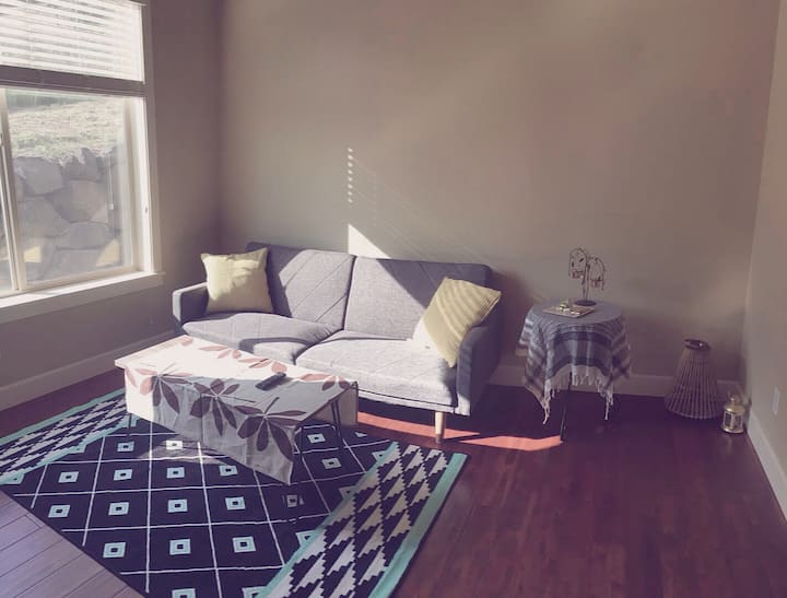 The Røse 1 Bedroom Suite - Gladstone, OR