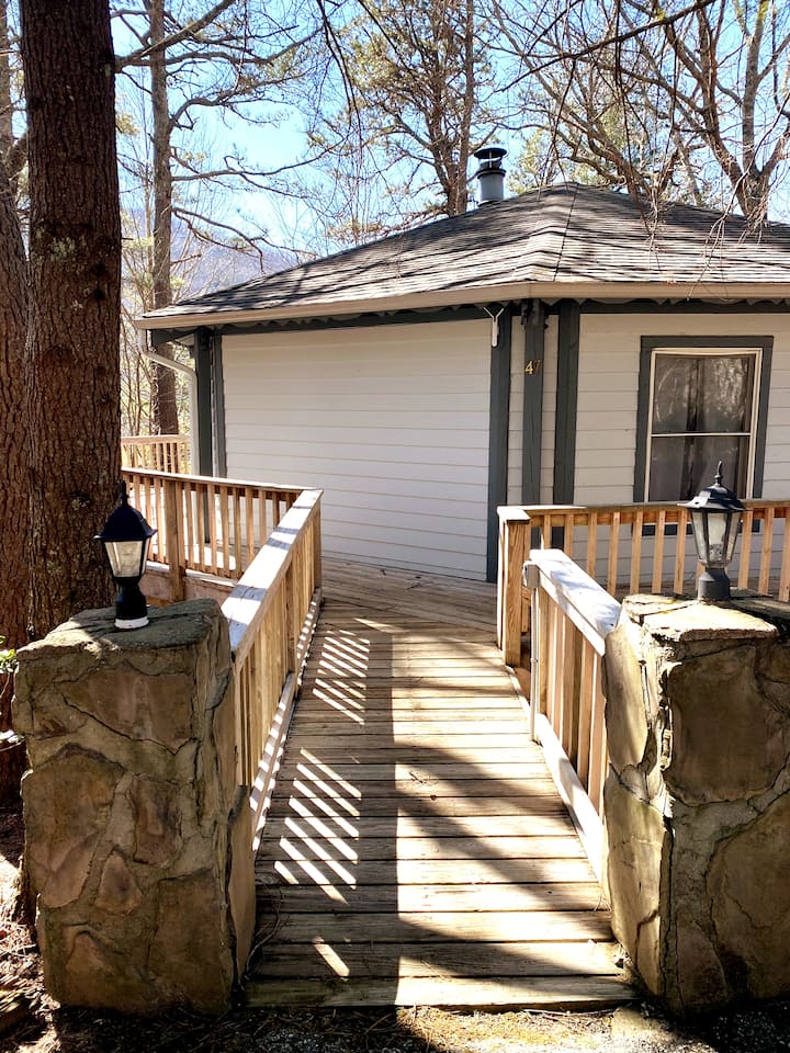 Mountain Treehouse located in Sky Valley, GA Cabins for Rent in