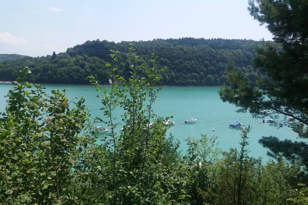 Le lac de Vouglans sport nautique baignade Peche....