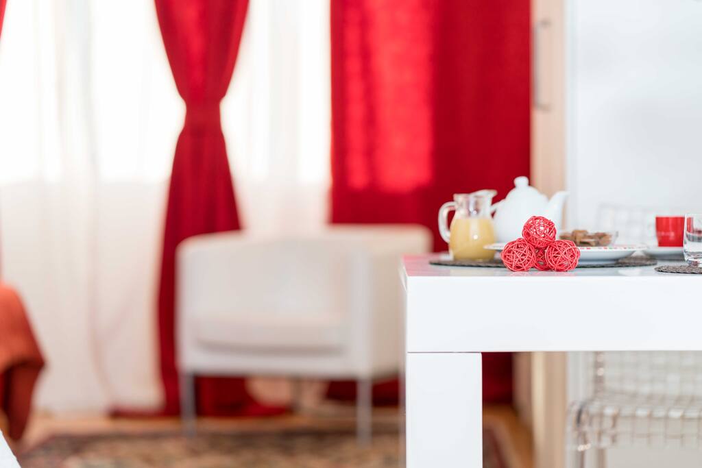 Details Red Suite