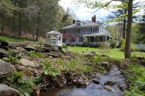 Birch Creek Retreat ~ 8BR/8BA
New Hot Tub + Sauna