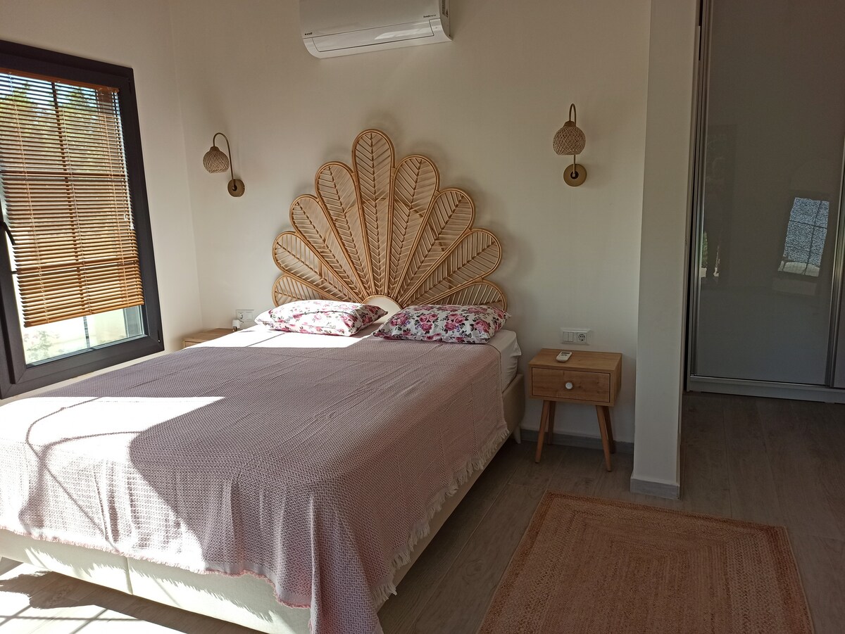 1,60x1,90 con cama de matrimonio.