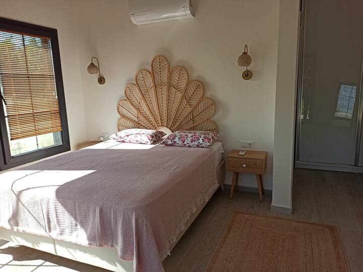 1,60x1,90 con cama de matrimonio.