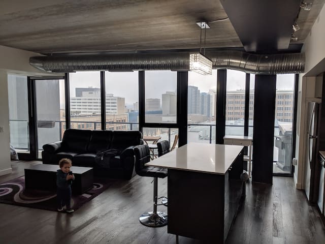 Glasshouse Luxury Downtown 13th Floor 2 Bdr Apartments For