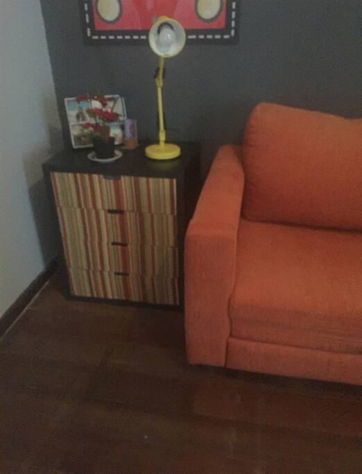 Cômoda com 4 cavetas