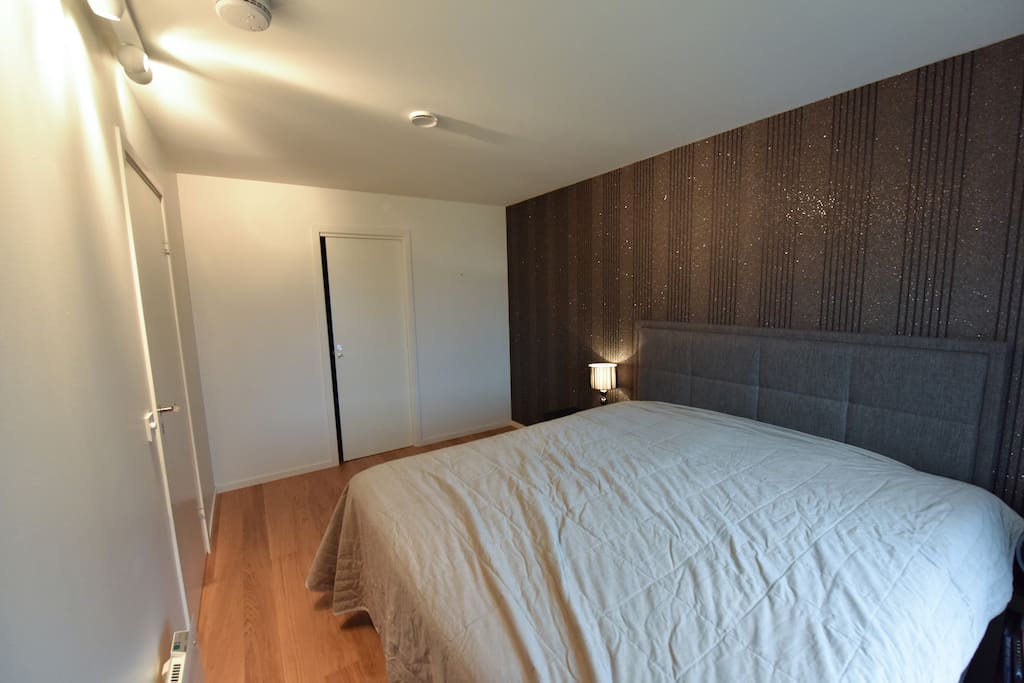The main bedroom has an exclusive Wonderland double bed with adjustable (separate) controls. The bed cost 80.000 NOK when new. This room is all for you, my honored guest(s)!