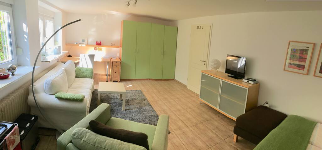 Hofheim - quiet cozy room with bath