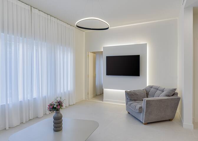 THIRAMENOUS RESIDENCE – House with Rooftop Hot Tub gallery image 2