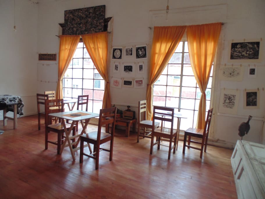 Cafetería y Galería de arte