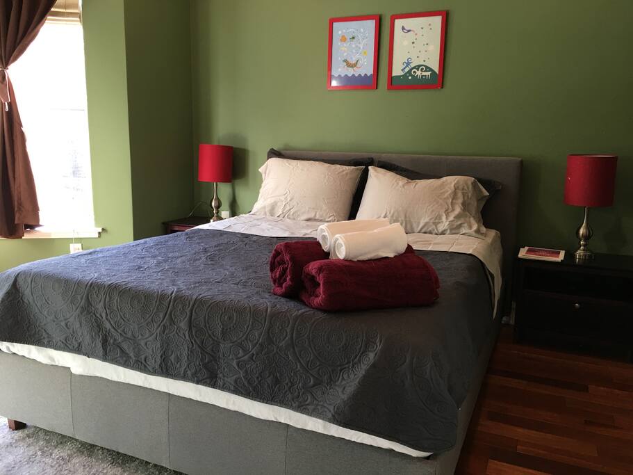 Master bedroom on 2nd floor with brand new queen platform/memory foam mattress and attached bathroom, bay windows overlooking private lush garden. Eastern facing windows with morning light.