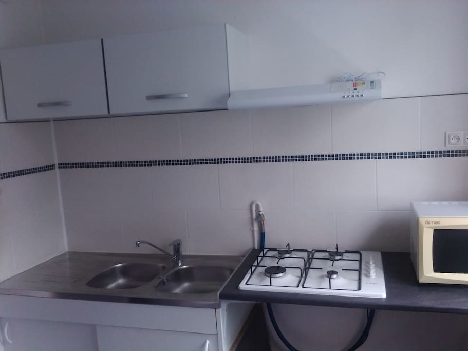 Frigo congelateur et garde manger egalement disponible.