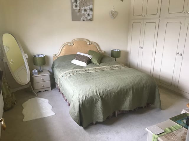 Large room, B&B, near University