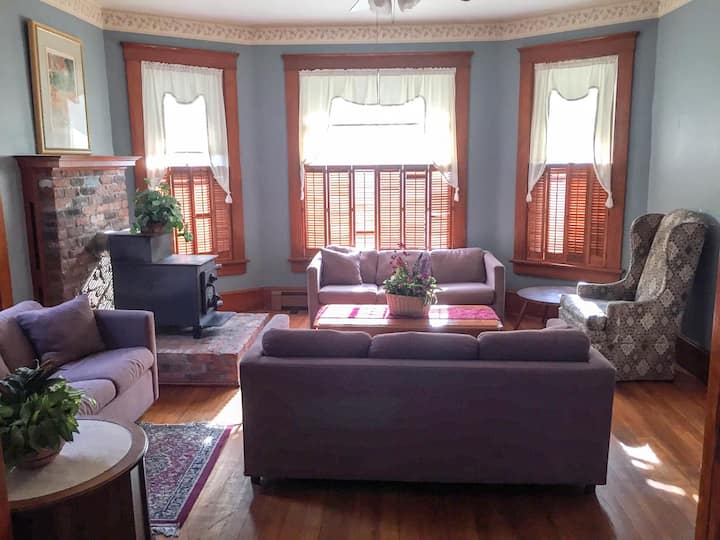 Aunt Janes 2: Large House In Downtown Put In Bay! - Kelleys Island, OH
