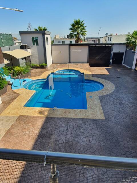 Beautiful apartments with pool/ 25min aerop.