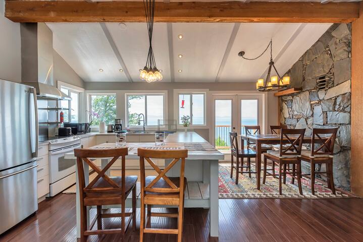 Sue’s Muse Beach House with Private Beach gallery image 5