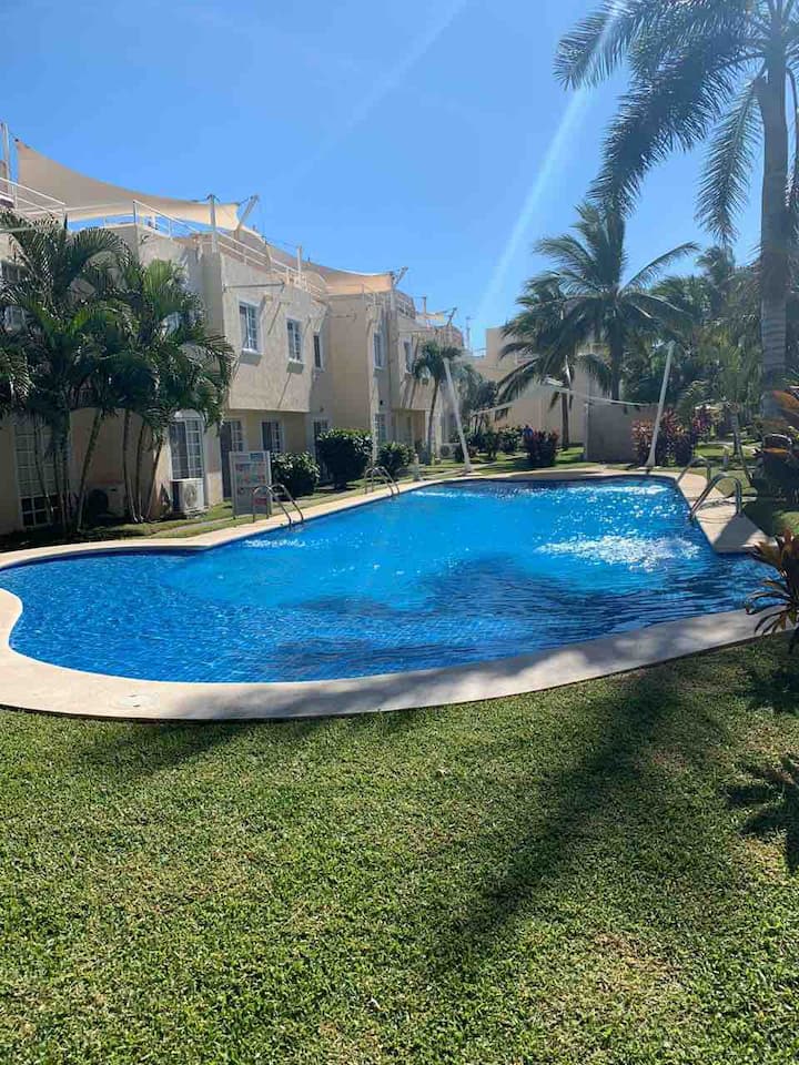 Beautiful house by the sea, with pool and garden. Houses for Rent in