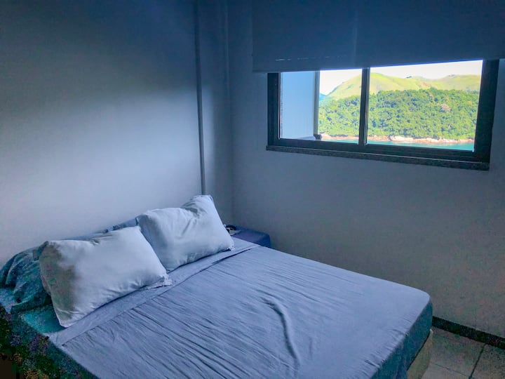 Main bedroom with a queen bed. The mattress is new (April 2019)