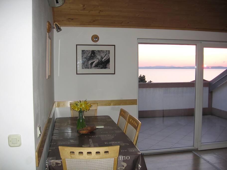 Dining room: 10 m2 - combined with the kitchen / living room / terrace