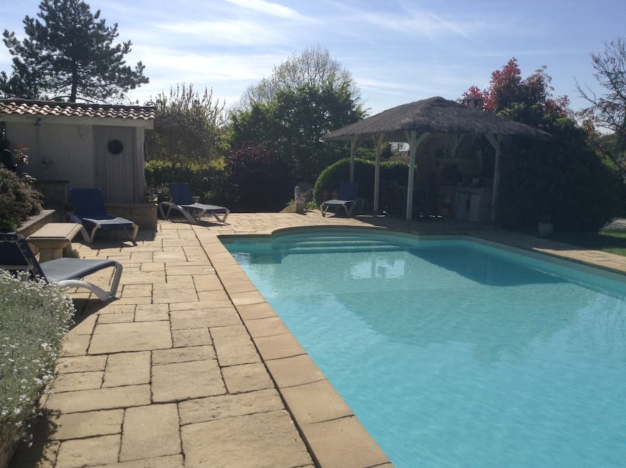 piscine chauffée l'été, sécurisée