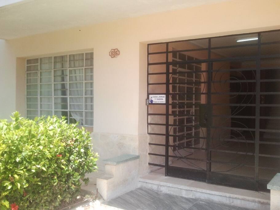 ENTRADA DEL EDIFICIO