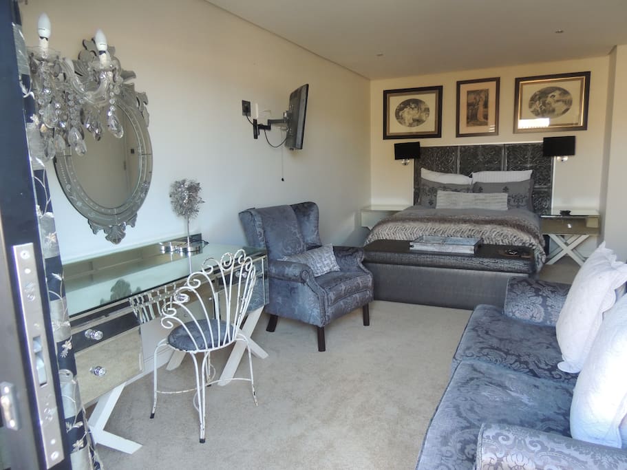 Bedroom with bathroom ensuite