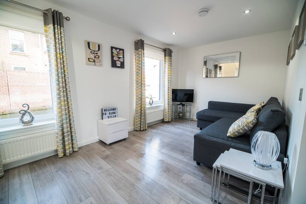 Lounge, double sofa bed, flat screen smart TV with Netflix incl.