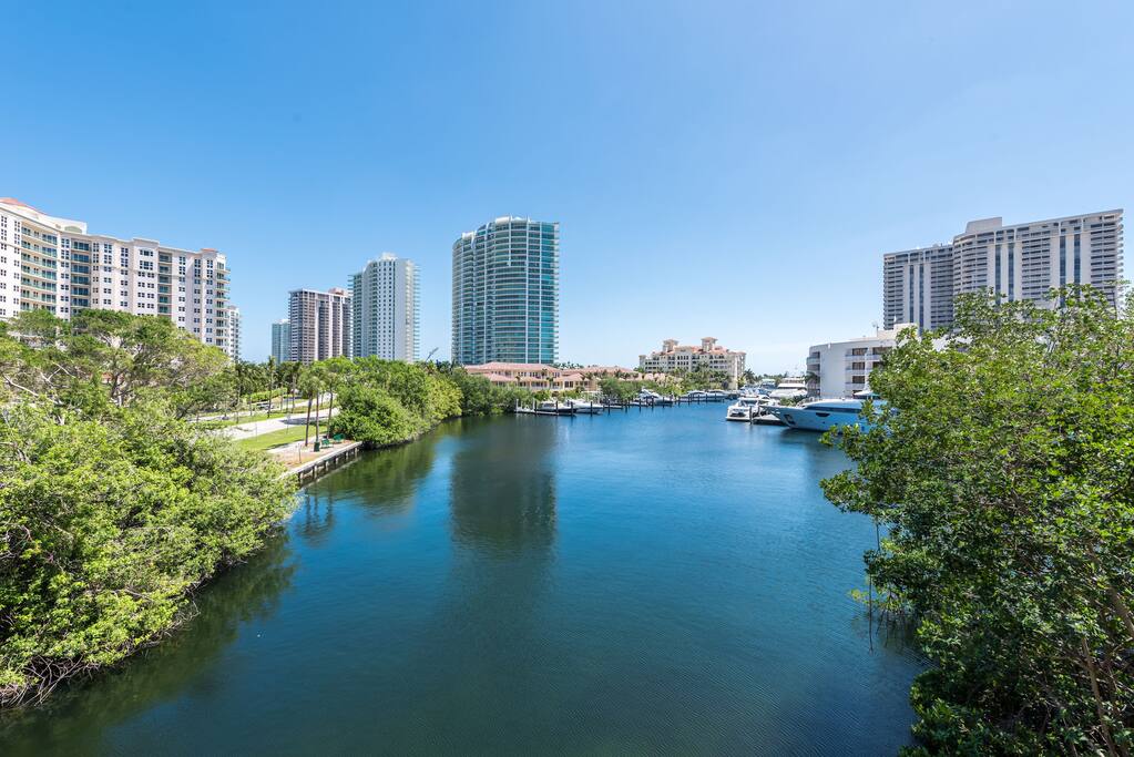 Gorgeous one-of-kind water view!