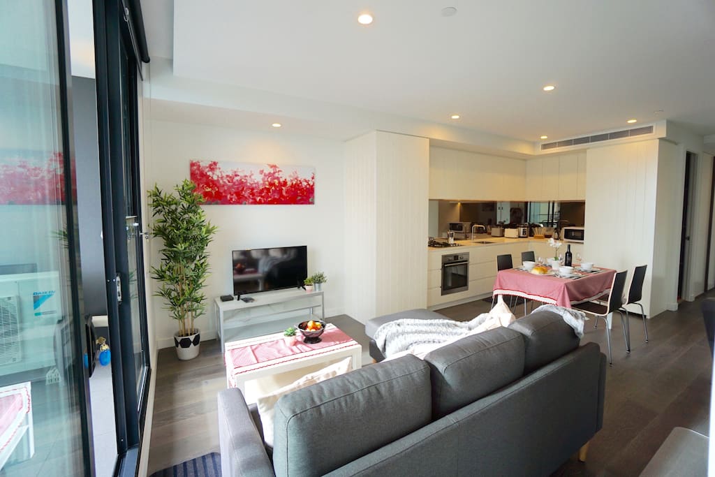 The open floor plan makes it airy and bright “Great place and a great host." - Jonathon *****