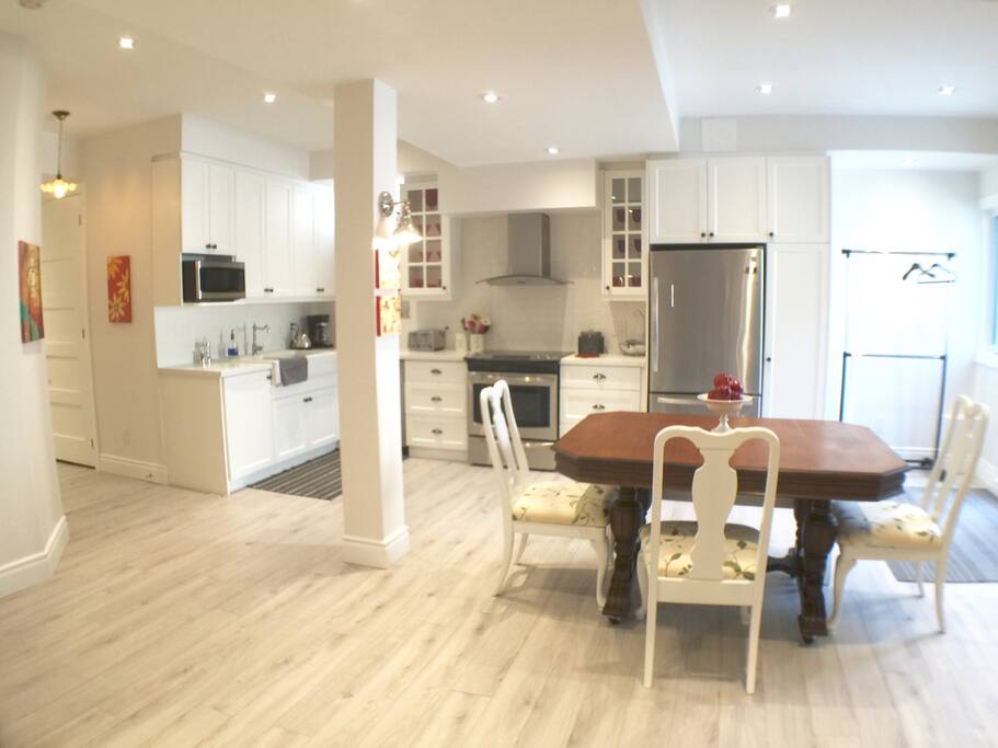 Dining room and kitchen complete with all necessities. Including coffee maker, toaster and nespresso machine.