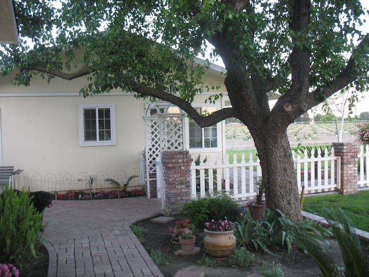 Beautiful, private bungalow. Bungalows for Rent in Kingsburg