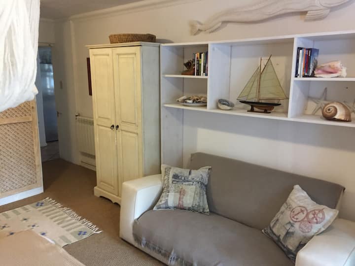 Charming Combination 5' Walk From Sea & Mountain - Hermanus