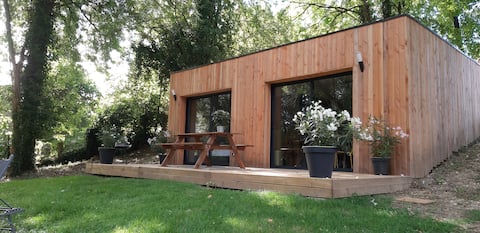 Riverside studio with shared pool