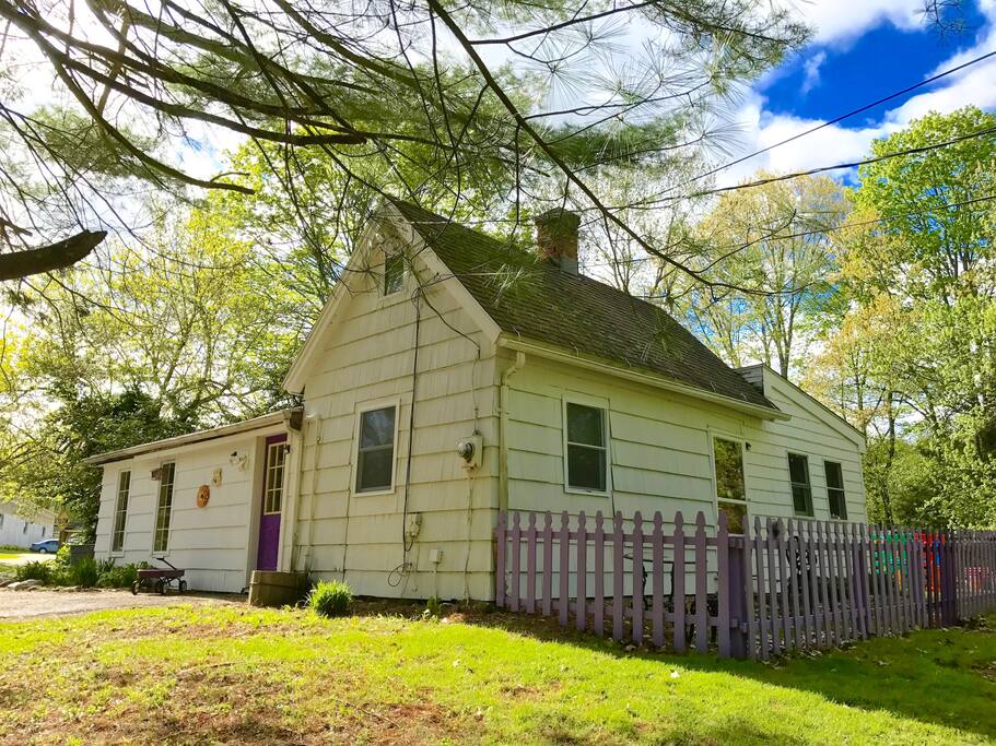 The Little House is more than 200 years old, as described in Bethany's Old Houses and Community Buildings.