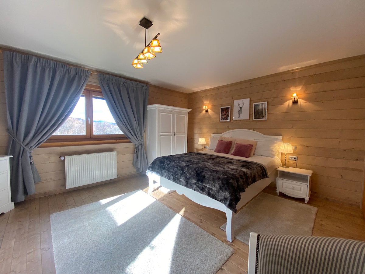 Dhoma e gjumit në katin e dytë (Perëndim)