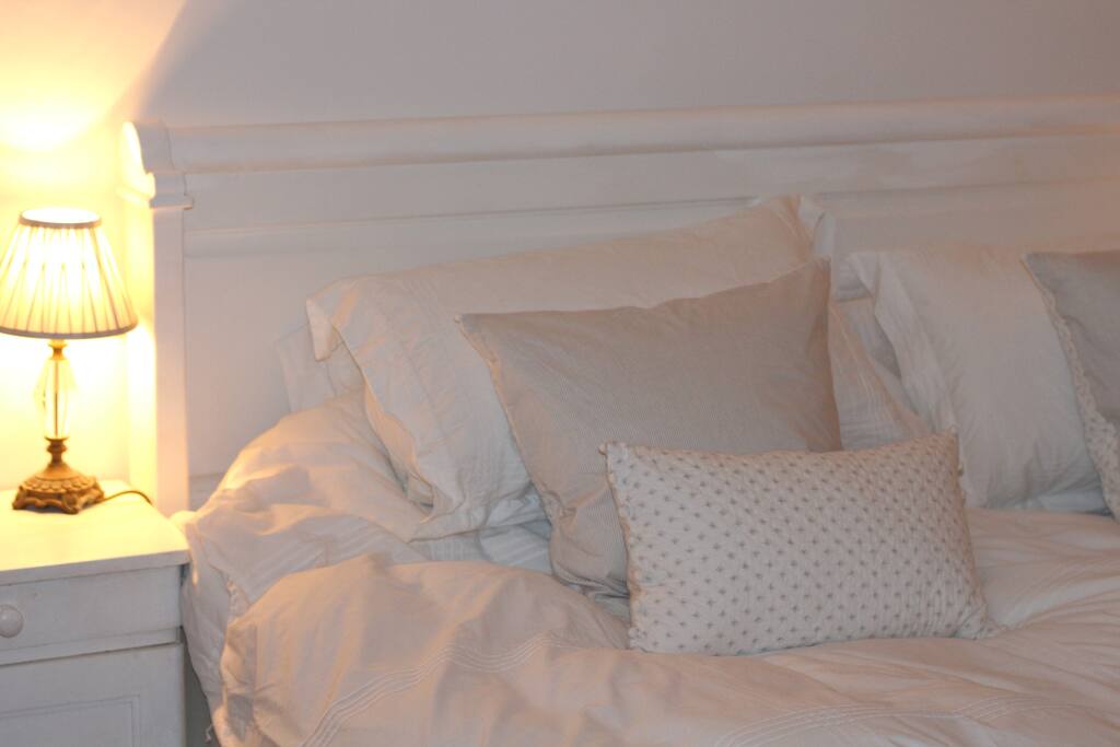 Fresh 100 % cotton bedding in every bedroom