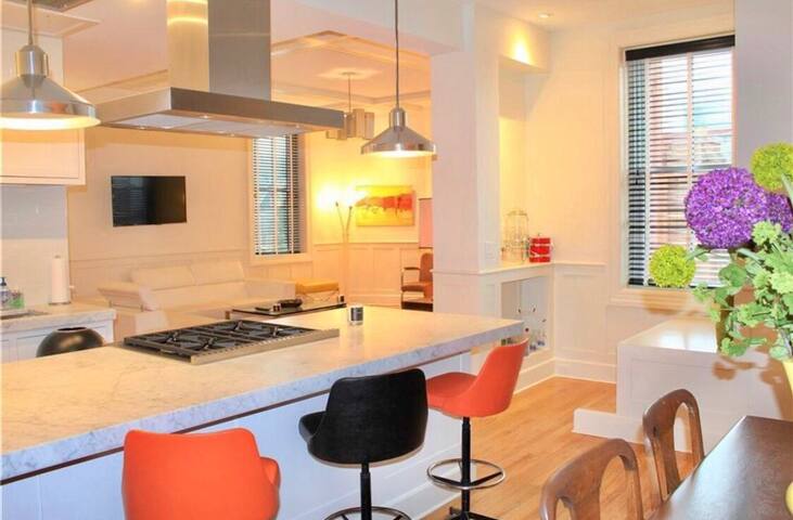 Elegant 6 Bedroom Penthouse on Thames gallery image 5